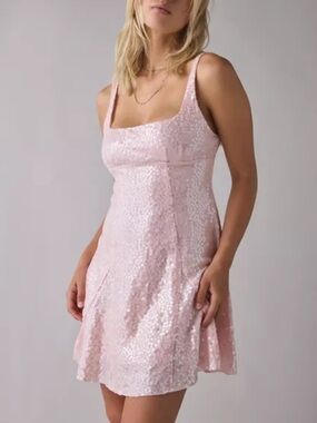 🟤NWT Liv Sequin Open Back Fit-And-Flare Mini Dress in Pale Pink